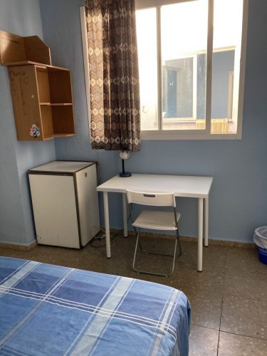 Andalucía alquilá tu habitación interior en apartamento compartido – Life in Málaga.