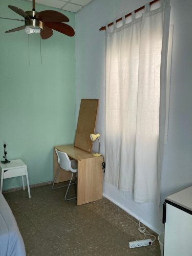Andalucía apartamentos en alquiler con habitación interior cómoda y práctica.