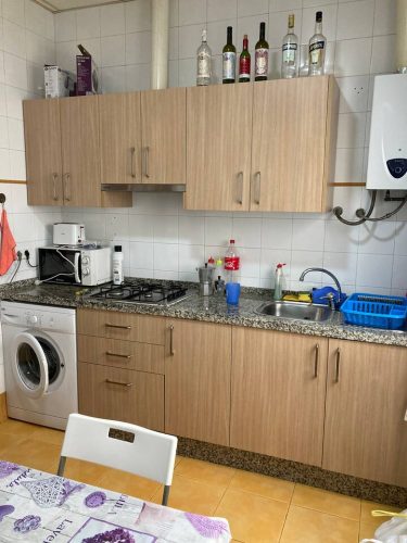 Habitacion con balcón exterior en alquiler – apartamentos modernos en Málaga.