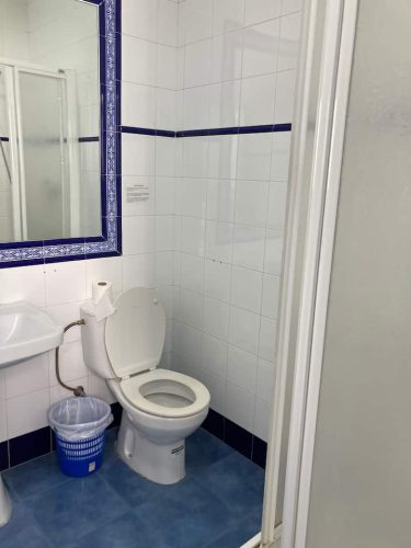 Habitacion en Málaga disponible ya – amplia, exterior y lista para entrar.
