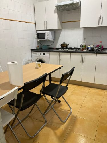 Habitacion exterior ideal para tu estancia en Málaga – piso compartido cómodo y céntrico.