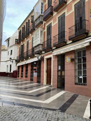 Habitacion interior en Málaga para alquilar en piso compartido con ambiente joven.