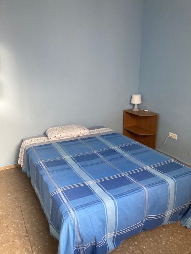 Habitacion interior en alquiler en Málaga – piso compartido acogedor y céntrico.