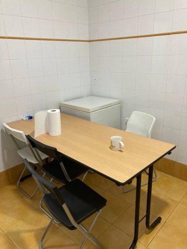 Habitacion interior tranquila en piso compartido – centro de Málaga.