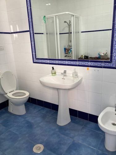 Piso compartido con habitación amplia y luminosa en Málaga.