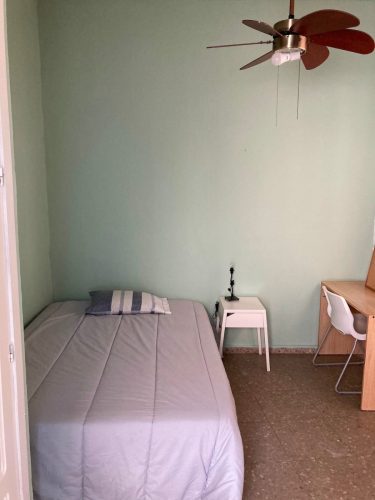 Piso compartido con habitación interior – solución accesible en Málaga.