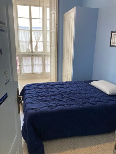 Vive en Málaga en una habitación exterior 1 del piso compartido