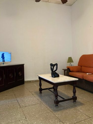 Viví en Málaga, España, en la habitación exterior 3 de un piso compartido moderno.