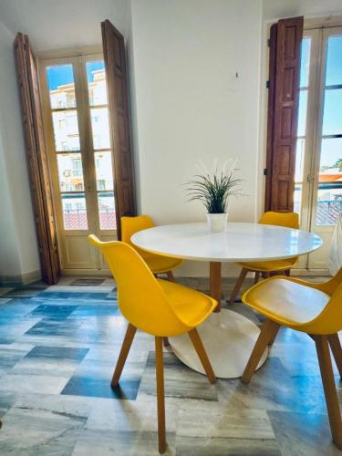 Amplio-y-luminoso-apartamento-Plz-de-la-Merced-Life-in-Malaga-04