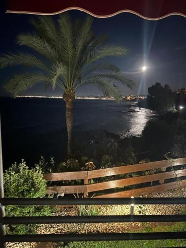 Golf-Beach-Apartment-in-Costa-del-Sol-Life-in-Malaga-Terraza privada con vistas a la Catedral de Málaga